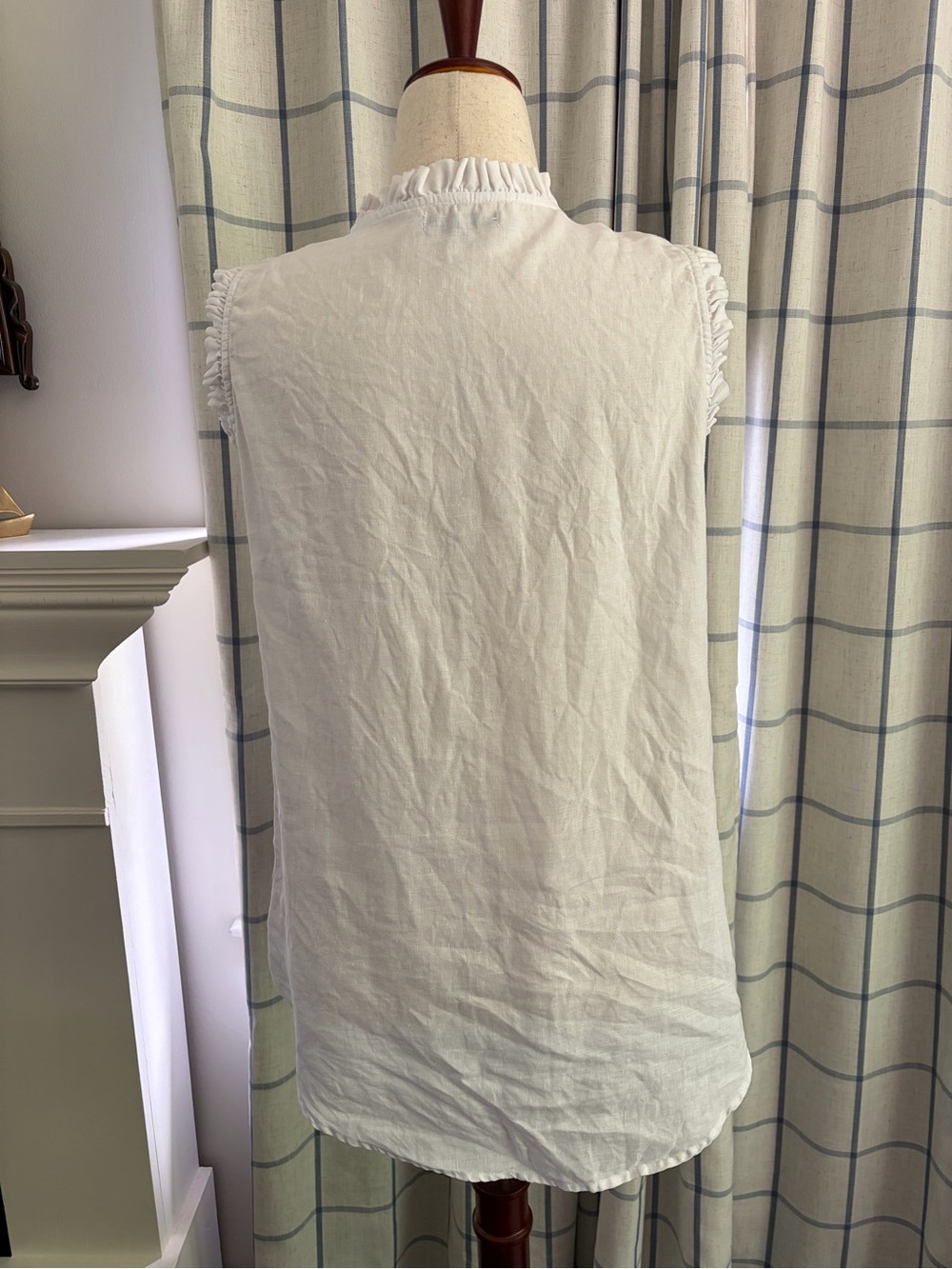 Linen For Cynthia V-neck Ruffle Sleevless Tunic Top - Picture 10 of 11